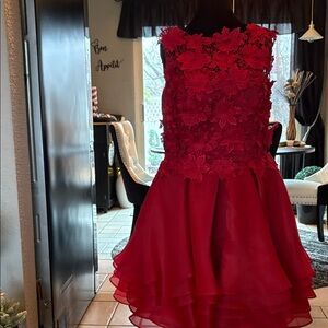 Elegant Floral Lace Wedding Dress in Red
